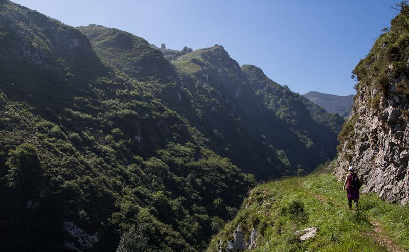 Día 1: Vuelo a Asturias, Foces del Pendón, Mirador del Fitu - La verde Asturias (7)