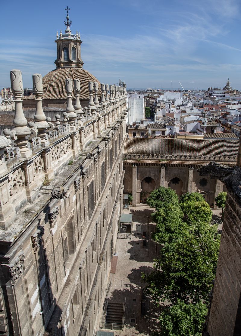 Escapada a Sevilla - Blogs de España - Día 2: Terrazas de la Catedral, subida a la Giralda y Plaza de España. (33)